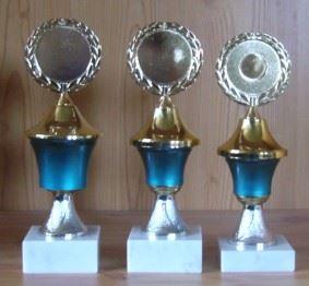 3 Pokale blau Deckel fest 21 bis 23cm #153