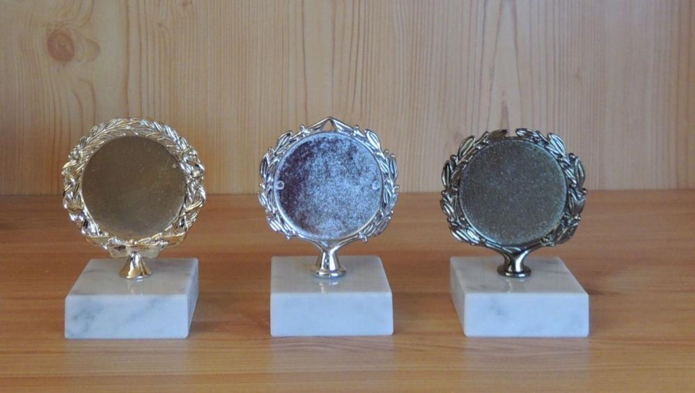 Medaille Stehend auf Marmor ca. 9,5cm #E36