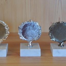 Medaille Stehend auf Marmor ca. 9,5cm #E36