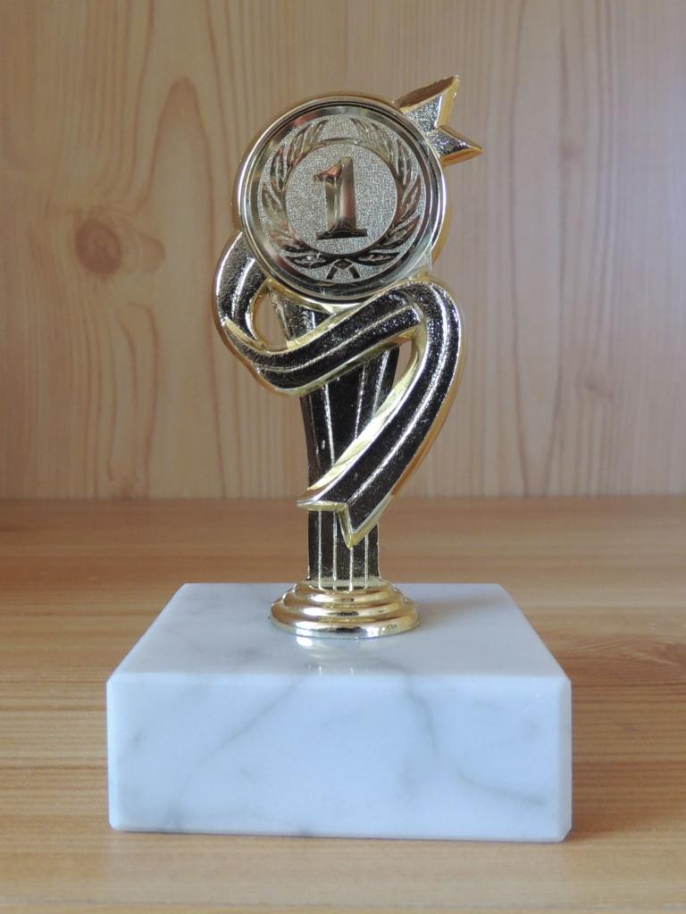 Ehrenpreis Kunststoff mit Marmor 9,5cm #DA 2