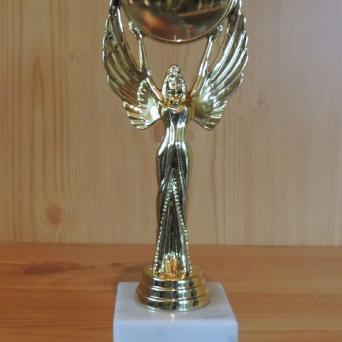 Engel aus Kunststoff auf Marmor Farbe gold