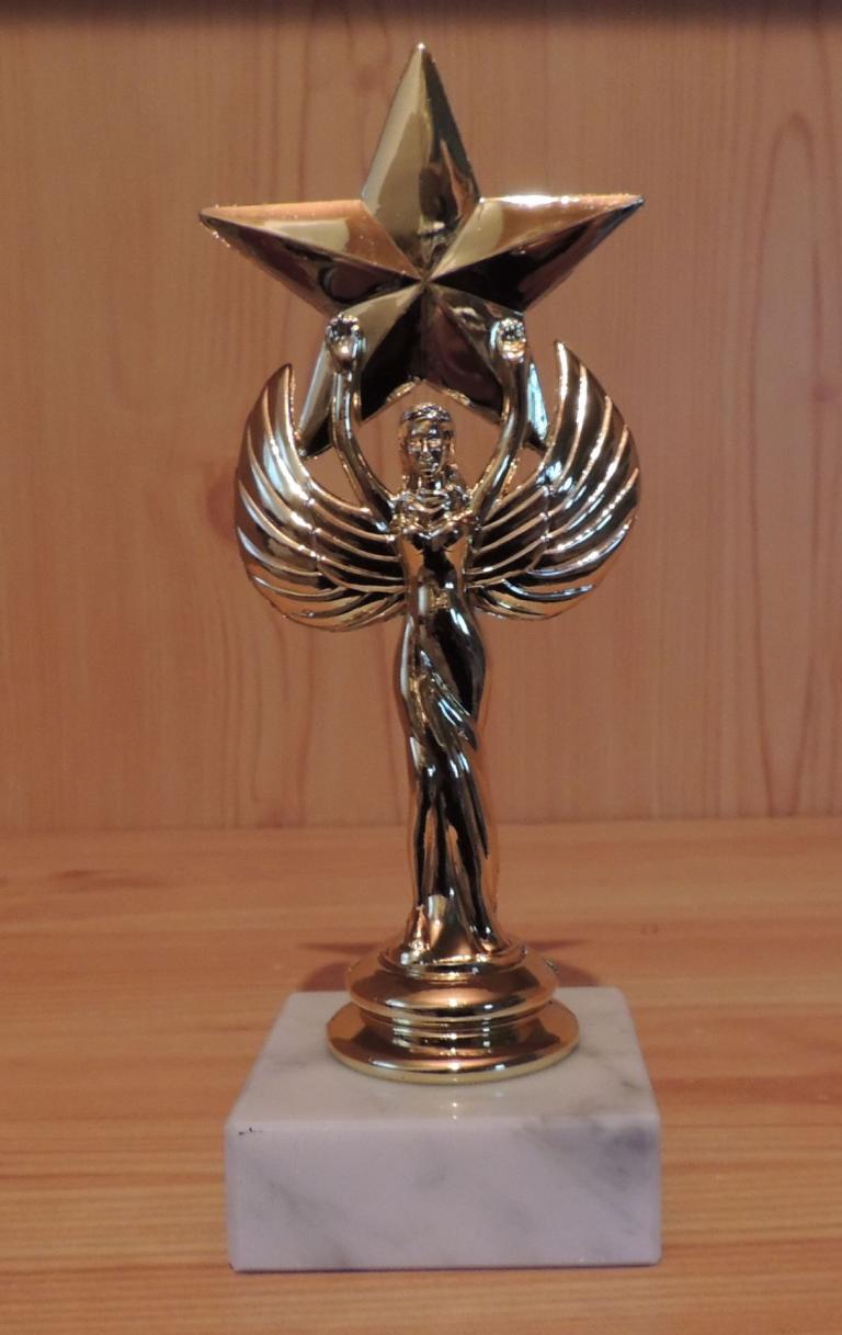 Engel mit Stern aus Kunststoff auf Marmor 16cm